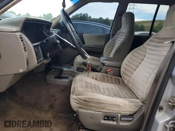 1995 Jeep Grand Cherokee Laredo with VIN 1J4GZ58S2SC703196, listed as a Copart auction lot 68571944 with 264,876 mi miles and Clean title. Bid and sale history available at DreamBid. Image 7.