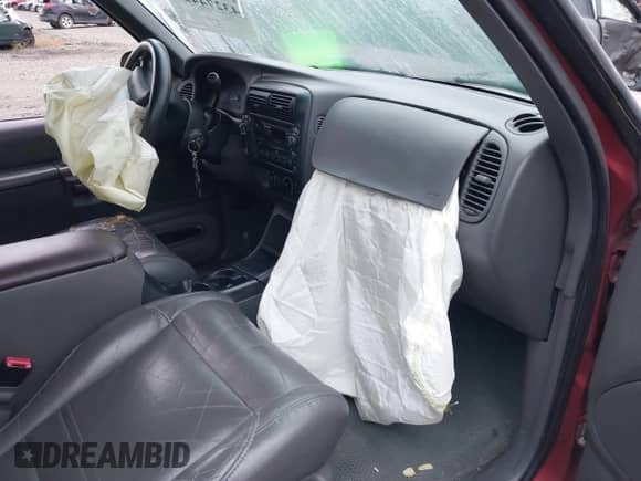 2000 Ford Explorer XLT with VIN 1FMZU73E4YUB38071, listed as a IAAI auction lot 43274420 with 188,153 mi miles and . Bid and sale history available at DreamBid. Image 5.
