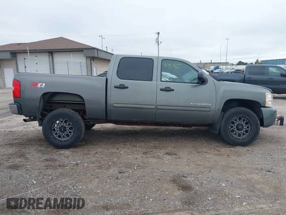 2011 Chevrolet Silverado 1500 LT with VIN 3GCPKSE36BG142049, listed as a IAAI auction lot 43304595 with 175,136 mi miles and . Bid and sale history available at DreamBid. Image 13.