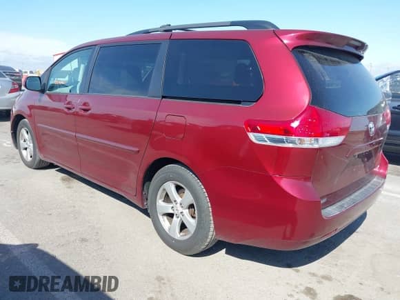 2011 Toyota Sienna XLE AAS z VIN 5TDYK3DC1BS112132, wystawiony jako IAAI lot #43399671 z przebiegiem 165 637 mil mil oraz . Historia ofert i sprzedaży dostępna na DreamBid. Obrazek 3.