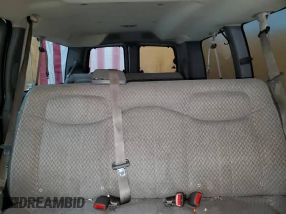 2006 Chevrolet Express Passenger с VIN 1GAHG35U061177638, выставлен на аукционе Copart как лот 83433844 с пробегом 115 434 миль миль и Чистый • Clean title. История ставок и продаж доступна на DreamBid. Изображение 10.