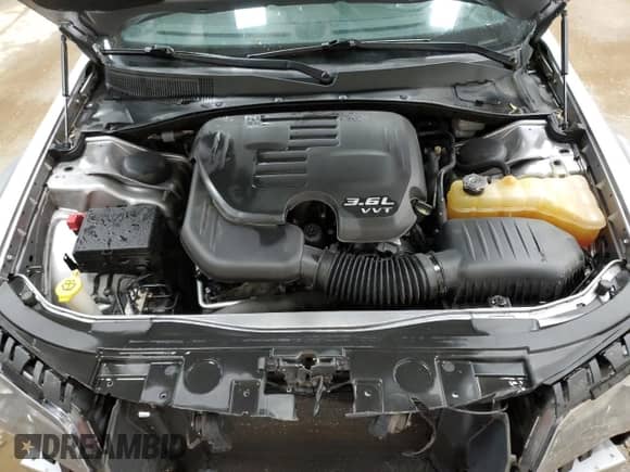 2014 Chrysler 300 S with VIN 2C3CCABG6EH291521, listed as a Copart auction lot 62171285 with 95,706 mi miles and Clean title. Bid and sale history available at DreamBid. Image 11.