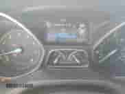 2013 Ford Focus Titanium z VIN 1FADP3N25DL151063, wystawiony jako Copart lot #84240975 z przebiegiem 154 686 mil mil oraz Szkoda całkowita • Salvage title. Historia ofert i sprzedaży dostępna na DreamBid. Obrazek 9.