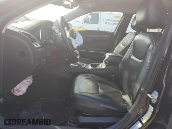 2016 Chrysler 300 Limited с VIN 2C3CCAAG1GH208002, выставлен на аукционе Copart как лот 86177985 с пробегом 191 707 миль миль и Списание • Salvage title. История ставок и продаж доступна на DreamBid. Изображение 7.