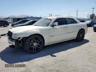 2010 Chrysler 300 C Hemi с VIN 2C3CA6CT2AH329710, выставлен на аукционе Copart как лот 61106635 с пробегом 135 160 миль миль и Списание • Salvage title. История ставок и продаж доступна на DreamBid. Изображение 1.