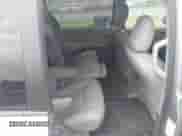 2015 Toyota Sienna XLE z VIN 5TDYK3DC8FS677001, wystawiony jako IAAI lot #42885539 z przebiegiem 135 217 mil mil oraz . Historia ofert i sprzedaży dostępna na DreamBid. Obrazek 8.