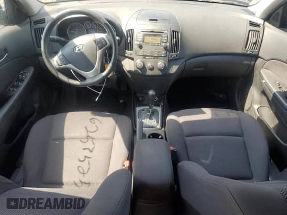 2012 Hyundai Elantra SE z VIN KMHDC8AE0CU143511, wystawiony jako Copart lot #56253525 z przebiegiem 151 815 mil mil oraz Czysty tytuł • Clean title. Historia ofert i sprzedaży dostępna na DreamBid. Obrazek 8.