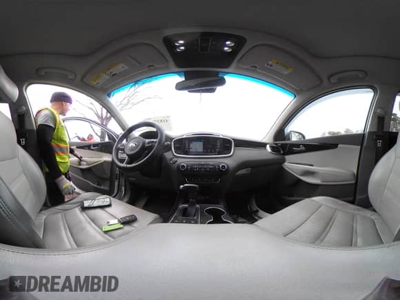 2018 Kia Sorento SX с VIN 5XYPKDA51JG405998, выставлен на аукционе IAAI как лот 41837641 с пробегом 138 909 миль миль и . История ставок и продаж доступна на DreamBid. Изображение 20.