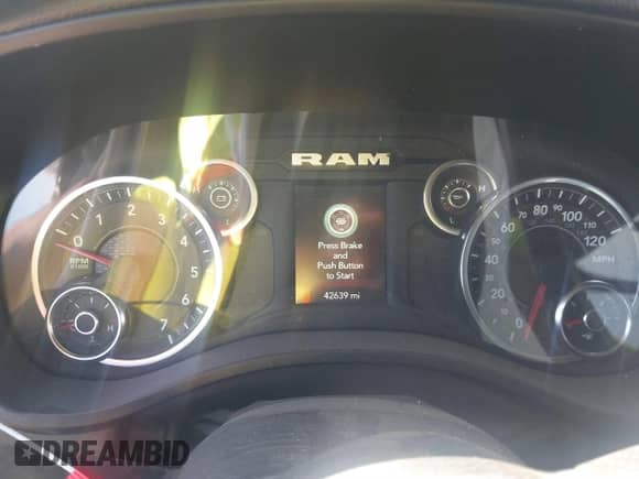 2023 Ram 1500 Tradesman z VIN 1C6SRFGT4PN657325, wystawiony jako IAAI lot #40932007 z przebiegiem 42 639 mil mil oraz . Historia ofert i sprzedaży dostępna na DreamBid. Obrazek 7.