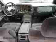 2002 Chevrolet Silverado 2500HD LS z VIN 1GCHK23122F242558, wystawiony jako Copart lot #76048264 z przebiegiem Nie podano mil oraz Szkoda całkowita • Salvage title. Historia ofert i sprzedaży dostępna na DreamBid. Obrazek 8.