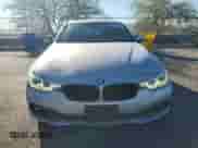 2018 BMW 3 Series 320i z VIN WBA8E1G50JNU92011, wystawiony jako Copart lot #89685525 z przebiegiem 122 021 mil mil oraz Czysty tytuł • Clean title. Historia ofert i sprzedaży dostępna na DreamBid. Obrazek 5.