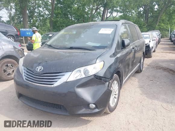 2015 Toyota Sienna XLE with VIN 5TDYK3DC3FS638686, listed as a IAAI auction lot 42482709 with 187,118 mi miles and . Bid and sale history available at DreamBid. Image 17.
