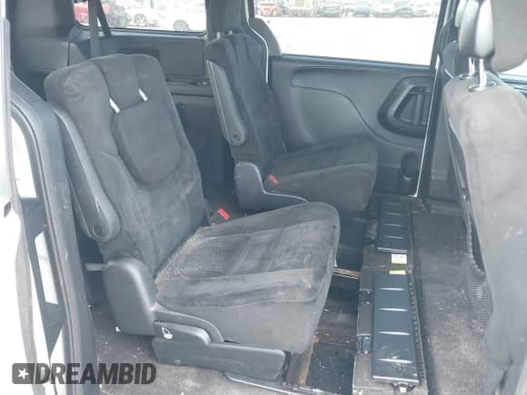 2016 Dodge Grand Caravan American Value z VIN 2C4RDGBG3GR218349, wystawiony jako IAAI lot #41578385 z przebiegiem 130 610 mil mil oraz . Historia ofert i sprzedaży dostępna na DreamBid. Obrazek 8.