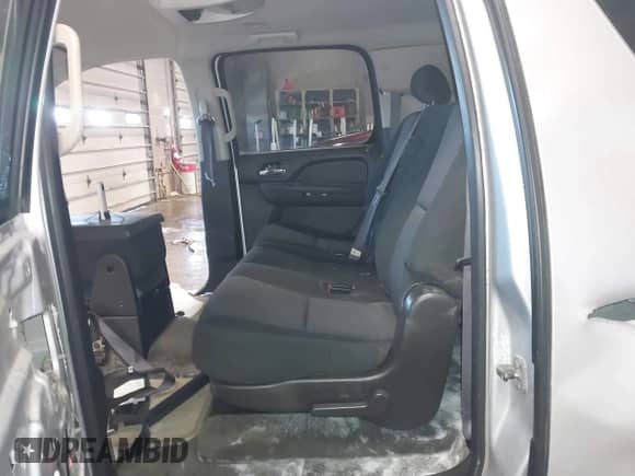 2010 Chevrolet Suburban LS с VIN 1GNUKHE30AR158386, выставлен на аукционе IAAI как лот 41569782 с пробегом Не указан миль и . История ставок и продаж доступна на DreamBid. Изображение 8.