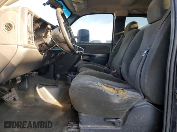 2003 Chevrolet Silverado 3500 с VIN 1GCJK39143E219868, выставлен на аукционе Copart как лот 73977944 с пробегом 253 740 миль миль и Списание • Salvage title. История ставок и продаж доступна на DreamBid. Изображение 7.