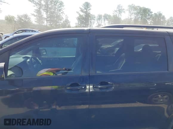 2014 Toyota Sienna LE AAS with VIN 5TDKK3DC0ES525623, listed as a IAAI auction lot 42823834 with 211,670 mi miles and . Bid and sale history available at DreamBid. Image 14.