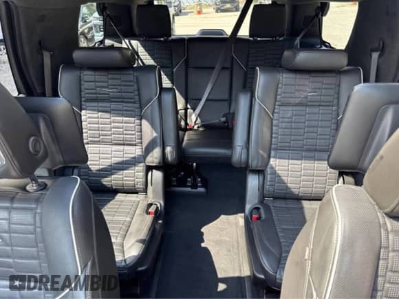 2021 Cadillac Escalade Sport Platinum z VIN 1GYS4GKL9MR205XXX, wystawiony jako Copart lot #72088955 z przebiegiem 58 472 mil mil oraz Czysty tytuł • Clean title. Historia ofert i sprzedaży dostępna na DreamBid. Obrazek 9.