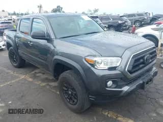 2023 Toyota Tacoma SR5 z VIN 3TMAZ5CN6PM208616, wystawiony jako IAAI lot #43239210 z przebiegiem 28 498 mil mil oraz . Historia ofert i sprzedaży dostępna na DreamBid. Obrazek 1.