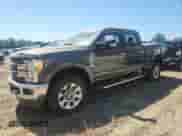 2017 Ford F-250 Lariat z VIN 1FT7W2BT7HEC73936, wystawiony jako Copart lot #71726445 z przebiegiem 85 250 mil mil oraz Szkoda całkowita • Salvage title. Historia ofert i sprzedaży dostępna na DreamBid. Obrazek 1.