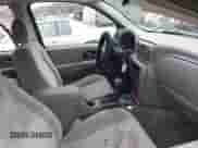 2006 Chevrolet TrailBlazer LS z VIN 1GNET16S966133820, wystawiony jako IAAI lot #41127820 z przebiegiem 178 722 mil mil oraz . Historia ofert i sprzedaży dostępna na DreamBid. Obrazek 5.