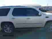 2009 Cadillac Escalade z VIN 1GYFK23269R138898, wystawiony jako IAAI lot #38178040 z przebiegiem Nie podano mil oraz . Historia ofert i sprzedaży dostępna na DreamBid. Obrazek 12.