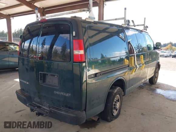 2006 Chevrolet Express Cargo z VIN 1GCHG35U961271623, wystawiony jako IAAI lot #43345381 z przebiegiem 218 399 mil mil oraz . Historia ofert i sprzedaży dostępna na DreamBid. Obrazek 4.
