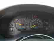 2001 Chevrolet Blazer LS z VIN 1GNCT18W01K164848, wystawiony jako Copart lot #59951705 z przebiegiem 109 273 mil mil oraz Nie do naprawy • Non repairable. Historia ofert i sprzedaży dostępna na DreamBid. Obrazek 9.