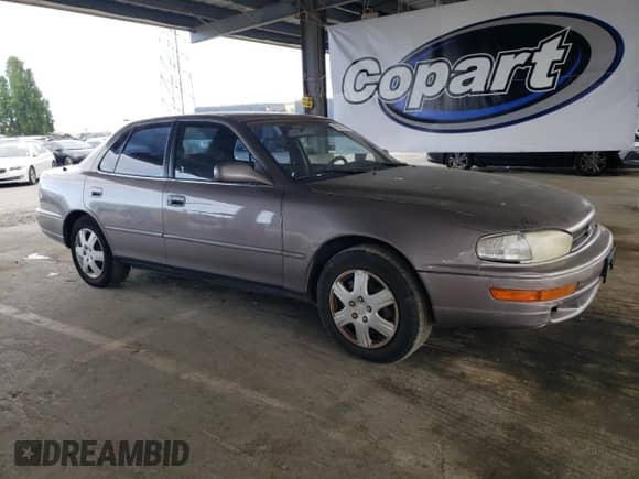 1992 Toyota Camry z VIN JT2VK12E3N0015025, wystawiony jako Copart lot #55521815 z przebiegiem 176 104 mil mil oraz Szkoda całkowita • Salvage title. Historia ofert i sprzedaży dostępna na DreamBid. Obrazek 4.