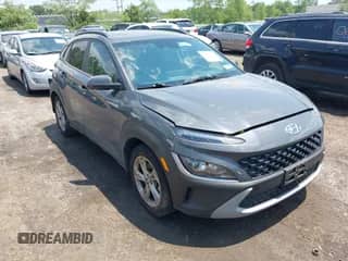 2023 Hyundai Kona SEL с VIN KM8K3CAB1PU984257, выставлен на аукционе IAAI как лот 42653964 с пробегом 16 887 миль миль и . История ставок и продаж доступна на DreamBid. Изображение 1.