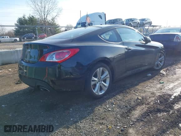 2010 Hyundai Genesis Coupe Premium с VIN KMHHT6KD8AU023478, выставлен на аукционе IAAI как лот 41080035 с пробегом 27 678 миль миль и . История ставок и продаж доступна на DreamBid. Изображение 4.