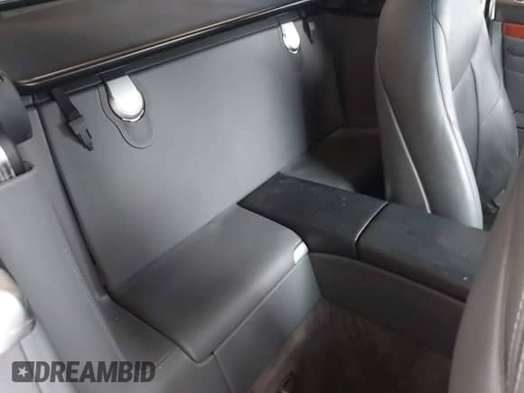 2005 Mercedes-Benz SL 500 с VIN WDBSK75F75F098102, выставлен на аукционе IAAI как лот 43236017 с пробегом 51 602 миль миль и . История ставок и продаж доступна на DreamBid. Изображение 8.