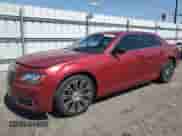 2013 Chrysler 300 S z VIN 2C3CCABG9DH611090, wystawiony jako Copart lot #81022015 z przebiegiem 77 441 mil mil oraz Czysty tytuł • Clean title. Historia ofert i sprzedaży dostępna na DreamBid. Obrazek 1.