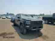 2024 Nissan Frontier Pro-4X z VIN 1N6ED1EKXRN656164, wystawiony jako Copart lot #60503835 z przebiegiem Nie podano mil oraz Szkoda całkowita • Salvage title. Historia ofert i sprzedaży dostępna na DreamBid. Obrazek 14.