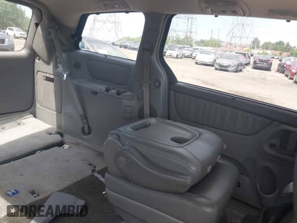 2006 Toyota Sienna XLE z VIN 5TDBA22C76S076720, wystawiony jako IAAI lot #41982066 z przebiegiem Nie podano mil oraz . Historia ofert i sprzedaży dostępna na DreamBid. Obrazek 8.