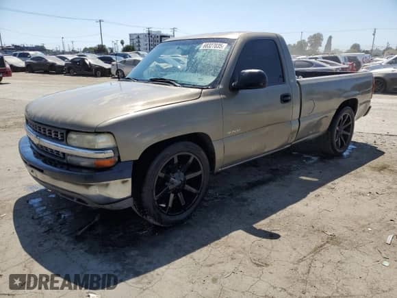 1999 Chevrolet Silverado 1500 z VIN 1GCEC14V1XE155999, wystawiony jako Copart lot #68327035 z przebiegiem Nie podano mil oraz Szkoda całkowita • Salvage title. Historia ofert i sprzedaży dostępna na DreamBid. Obrazek 1.
