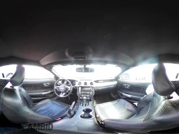 2019 Ford Mustang EcoBoost Premium z VIN 1FATP8UH9K5115604, wystawiony jako IAAI lot #43259304 z przebiegiem 136 566 mil mil oraz . Historia ofert i sprzedaży dostępna na DreamBid. Obrazek 19.