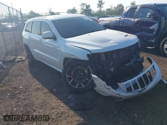 2014 Jeep Grand Cherokee SRT-8 z VIN 1C4RJFDJ4EC498445, wystawiony jako IAAI lot #42817548 z przebiegiem 115 436 mil mil oraz . Historia ofert i sprzedaży dostępna na DreamBid. Obrazek 6.