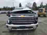 2024 Chevrolet Silverado 3500HD LTZ z VIN 1GC4YUEY6RF324547, wystawiony jako Copart lot #47469565 z przebiegiem 14 958 mil mil oraz Szkoda całkowita • Salvage title. Historia ofert i sprzedaży dostępna na DreamBid. Obrazek 5.