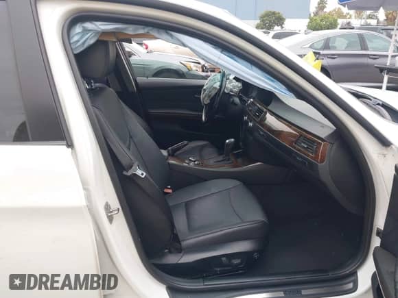 2011 BMW 3 Series 328i с VIN WBAPH5G59BNM75221, выставлен на аукционе IAAI как лот 43402293 с пробегом 155 551 миль миль и . История ставок и продаж доступна на DreamBid. Изображение 5.