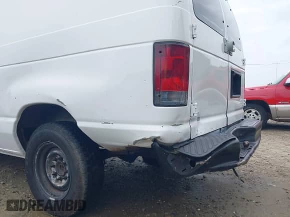 2008 Ford Econoline Cargo Commercial with VIN 1FTNE14W88DA06788, listed as a IAAI auction lot 42256063 with 158,974 mi miles and . Bid and sale history available at DreamBid. Image 6.