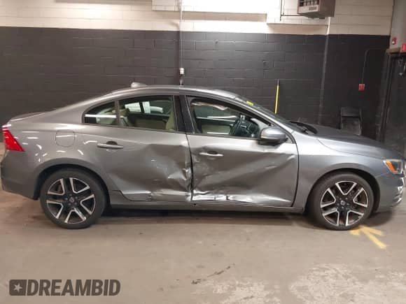 2018 Volvo S60 Dynamic с VIN YV140MTL8J2461042, выставлен на аукционе IAAI как лот 42093883 с пробегом 24 374 миль миль и . История ставок и продаж доступна на DreamBid. Изображение 6.