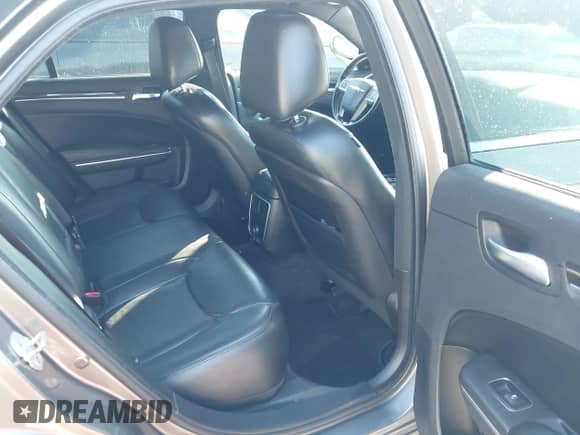 2011 Chrysler 300 Limited с VIN 2C3CA5CG9BH585602, выставлен на аукционе IAAI как лот 43477099 с пробегом 282 242 миль миль и . История ставок и продаж доступна на DreamBid. Изображение 8.