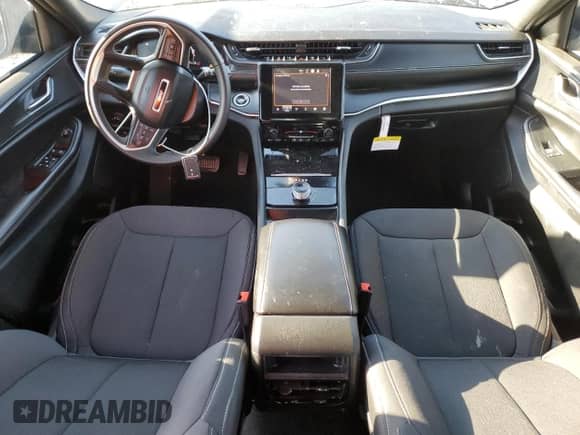 2025 Jeep Grand Cherokee Altitude z VIN 1C4RJGAG8SC270619, wystawiony jako Copart lot #48940035 z przebiegiem 4 386 mil mil oraz Szkoda całkowita • Salvage title. Historia ofert i sprzedaży dostępna na DreamBid. Obrazek 8.