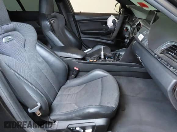 2016 BMW M3 с VIN WBS8M9C57G5D31217, выставлен на аукционе Copart как лот 67829655 с пробегом Не указан миль и Списание • Salvage title. История ставок и продаж доступна на DreamBid. Изображение 5.