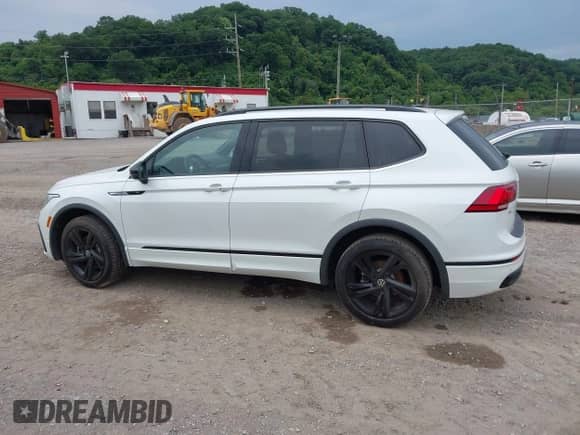 2024 Volkswagen Tiguan SE R-Line Black с VIN 3VV8B7AX7RM009601, выставлен на аукционе IAAI как лот 42728166 с пробегом 32 401 миль миль и . История ставок и продаж доступна на DreamBid. Изображение 14.