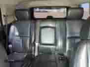 2011 Chevrolet Tahoe LS z VIN 1GNSCAE05BR388010, wystawiony jako Copart lot #52524445 z przebiegiem 178 874 mil mil oraz Szkoda całkowita • Salvage title. Historia ofert i sprzedaży dostępna na DreamBid. Obrazek 10.