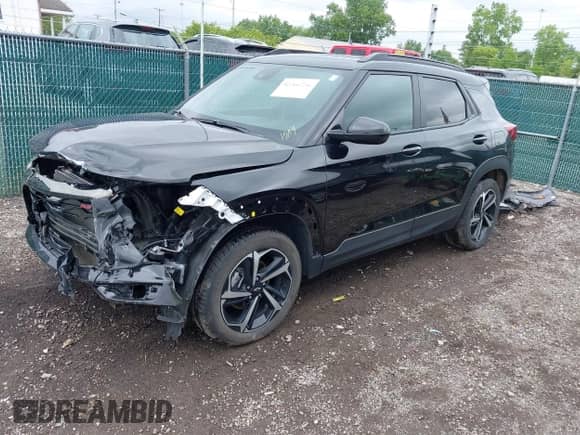 2022 Chevrolet TrailBlazer RS z VIN KL79MUSL5NB040464, wystawiony jako IAAI lot #42360730 z przebiegiem 56 403 mil mil oraz . Historia ofert i sprzedaży dostępna na DreamBid. Obrazek 2.