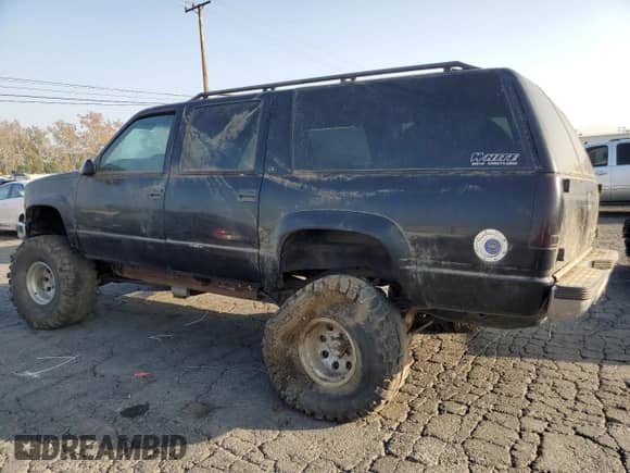 1996 Chevrolet Suburban with VIN 1GNFK16R4TJ409561, listed as a Copart auction lot 83247624 with 146,933 mi miles and Clean title. Bid and sale history available at DreamBid. Image 2.