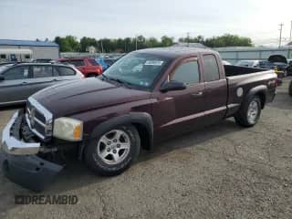 2005 Dodge Dakota SLT with VIN 1D7HW42K75S305973, listed as a Copart auction lot 58300615 with 179,658 mi miles and Salvage title. Bid and sale history available at DreamBid. Image 1.