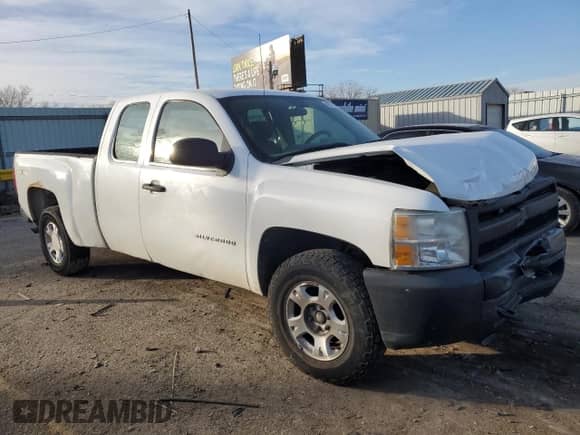 2011 Chevrolet Silverado 1500 Work Truck z VIN 1GCRKPE35BZ179955, wystawiony jako Copart lot #43799495 z przebiegiem 212 294 mil mil oraz Szkoda całkowita • Salvage title. Historia ofert i sprzedaży dostępna na DreamBid. Obrazek 4.